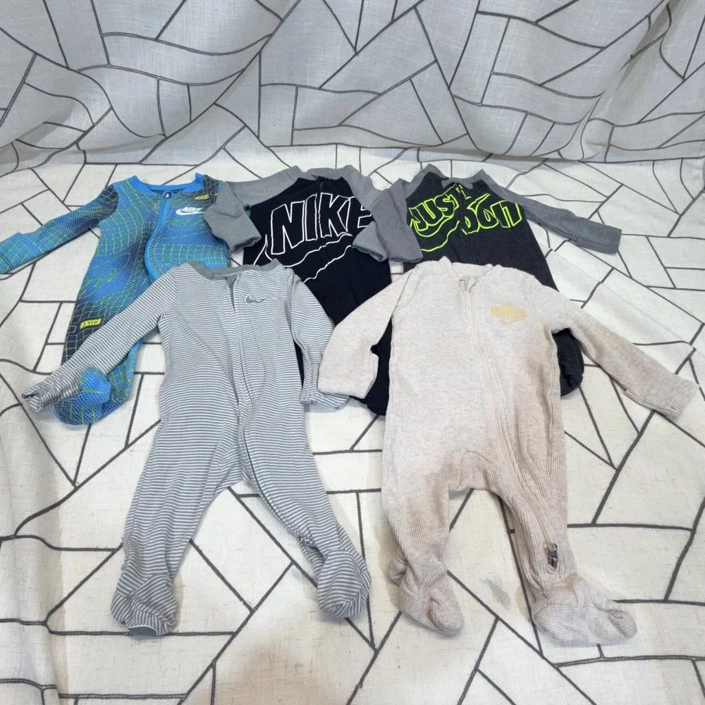 Nike Footed Sleepers Newborn Multicolor 5-Pack Bundle Zip Up Rompers